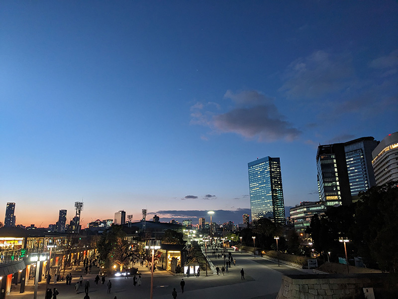 大阪城公園駅より望む大阪城ホール